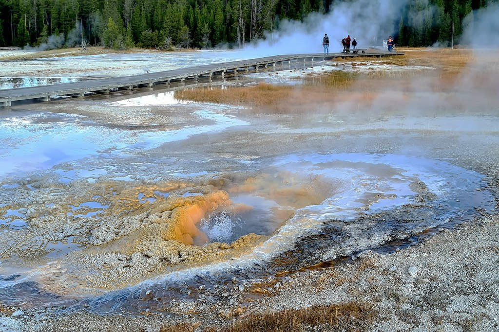 upper-geyser-bassin-yellowstone