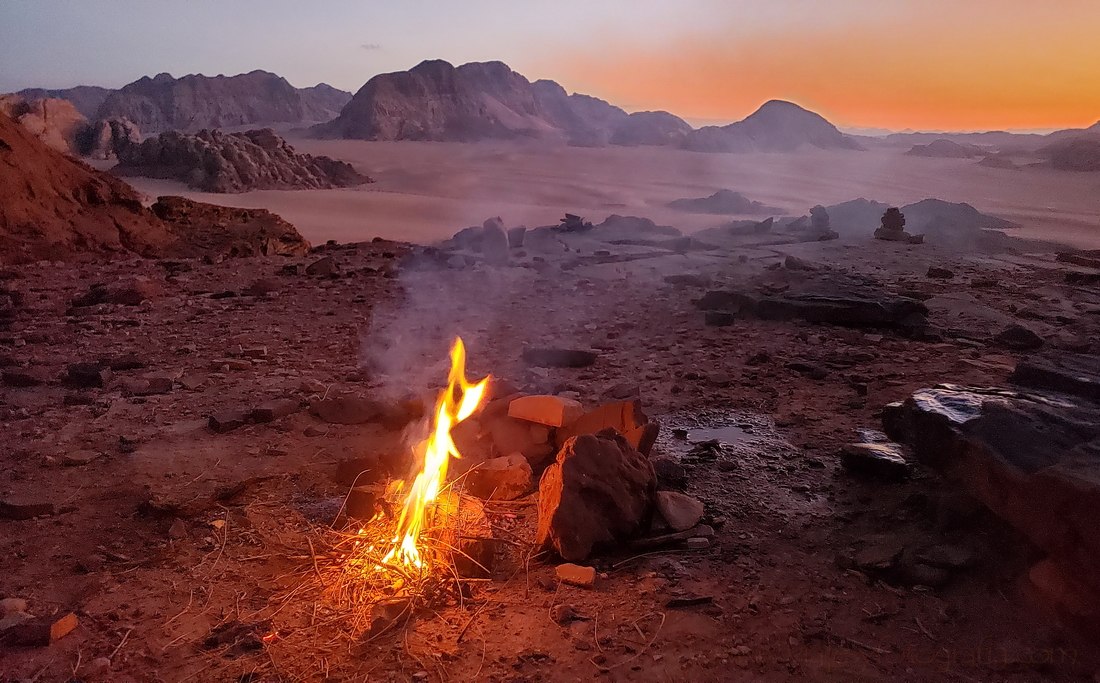 wadi-rum-desert-jordan-fireplace