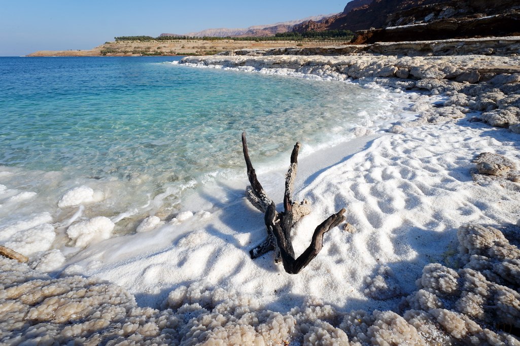 mar-muerto-jordania-salt-beach