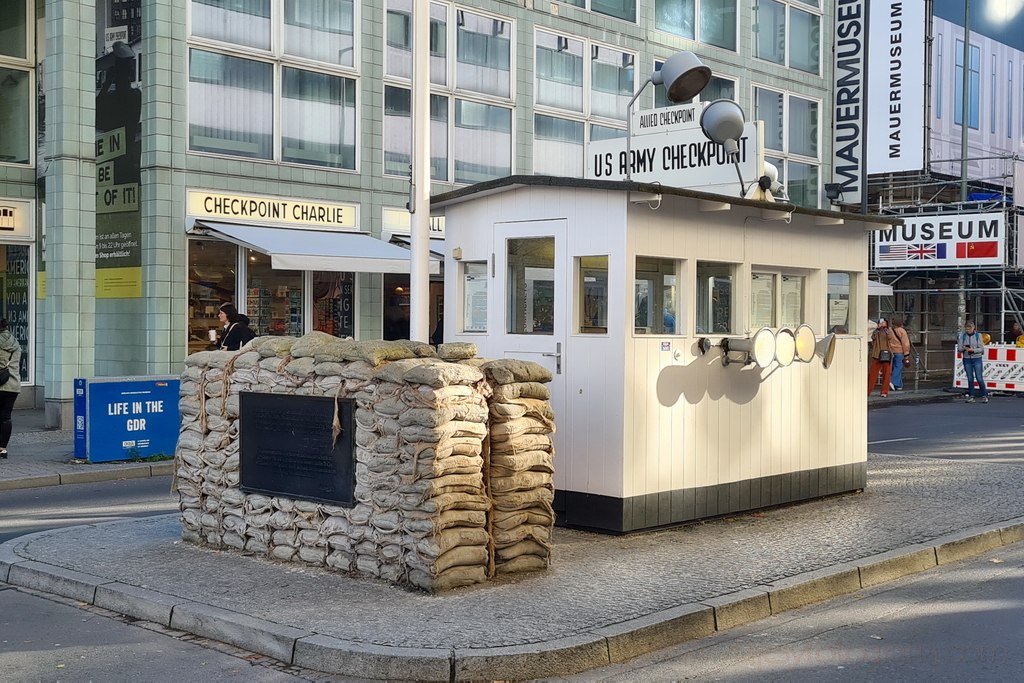 berlin-checkpoint-charlie