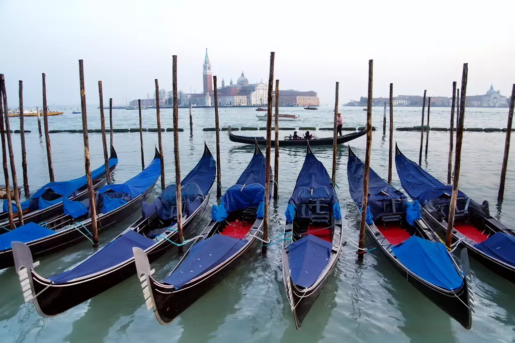 venecia-gondolas