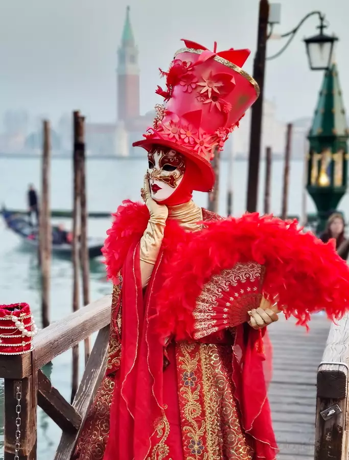 Máscaras, elegancia y destrampe, así es el Carnaval de Venecia