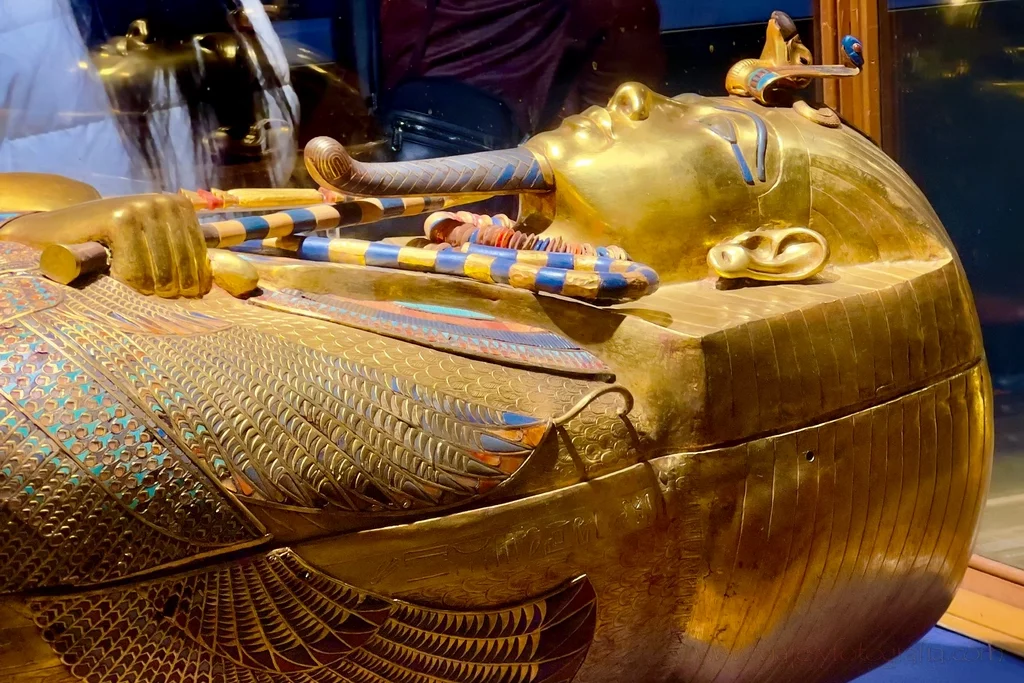 egipto-sarcofago-tutankamon