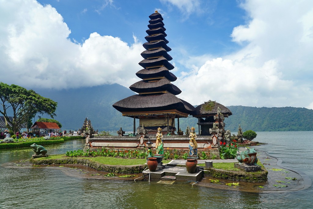 ulun-danu-beratan-bali