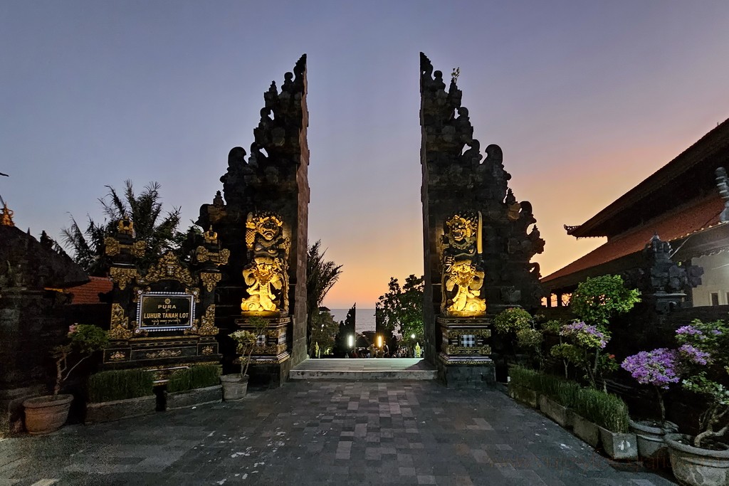 tanah-lot-puertas
