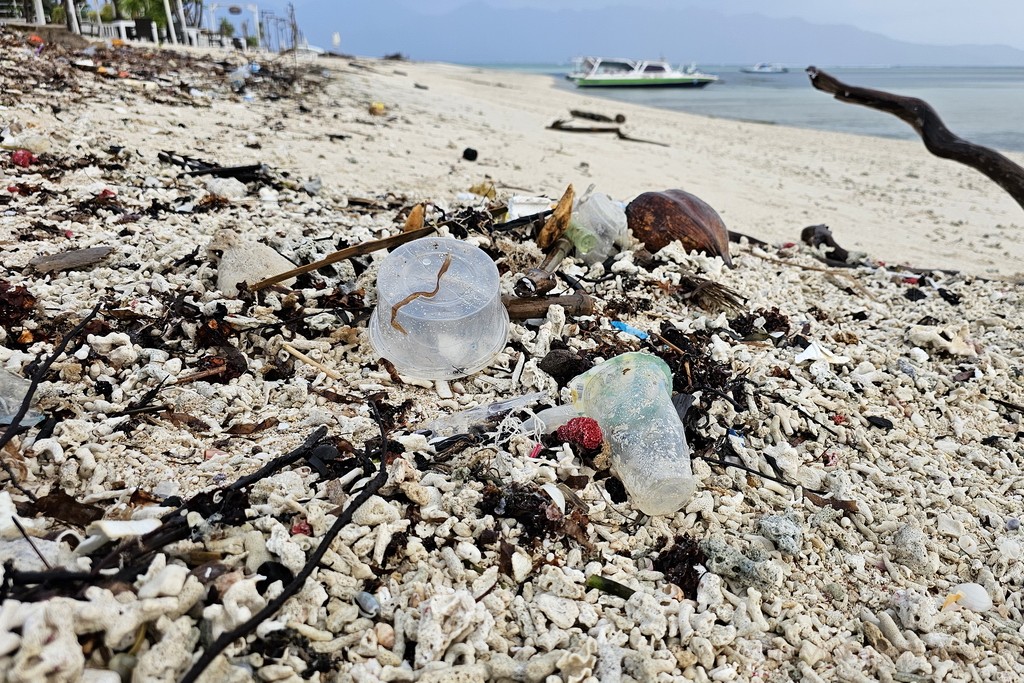 plasticos-islas-gili