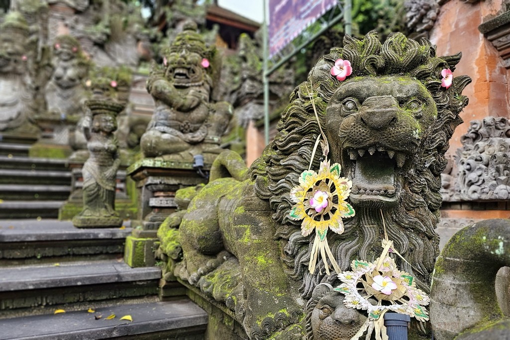temple-statues-bali