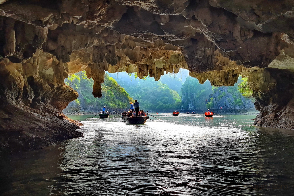 bahia-de-halong-cuevas