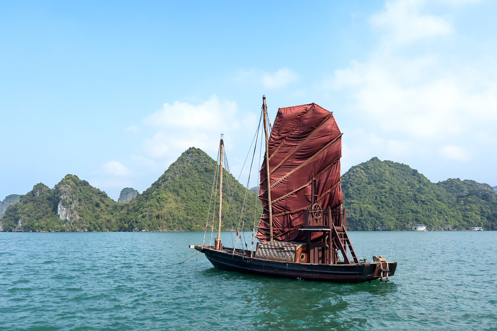 bahia-de-halong-junco