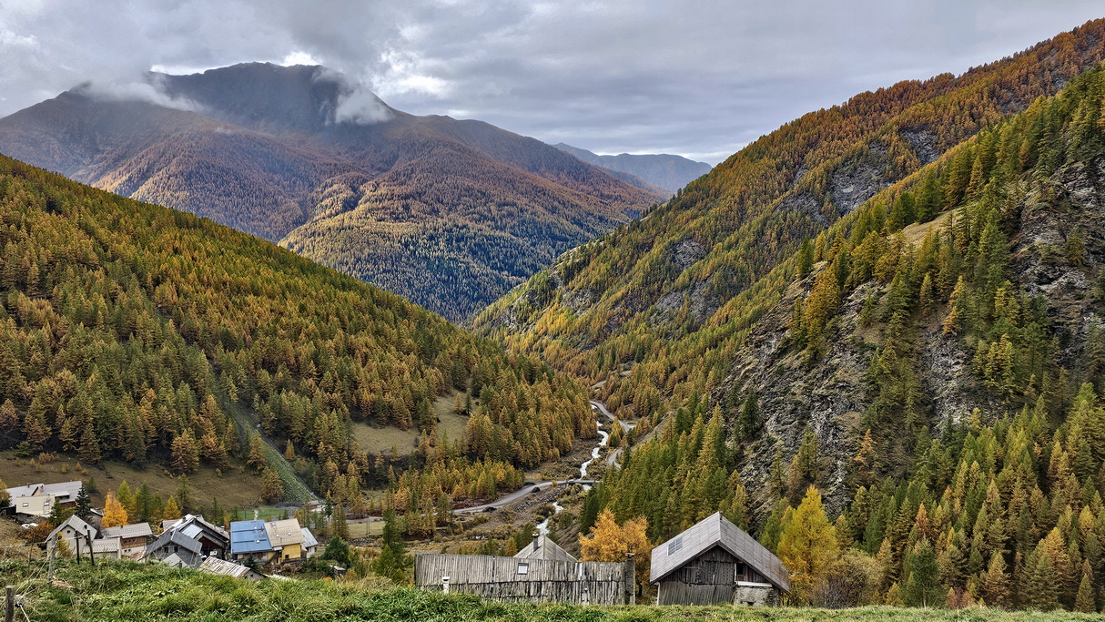 Montañas en Queyras y Ristolas en otoño
