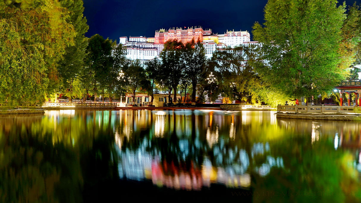 Lhasa Palacio Potala anochecer