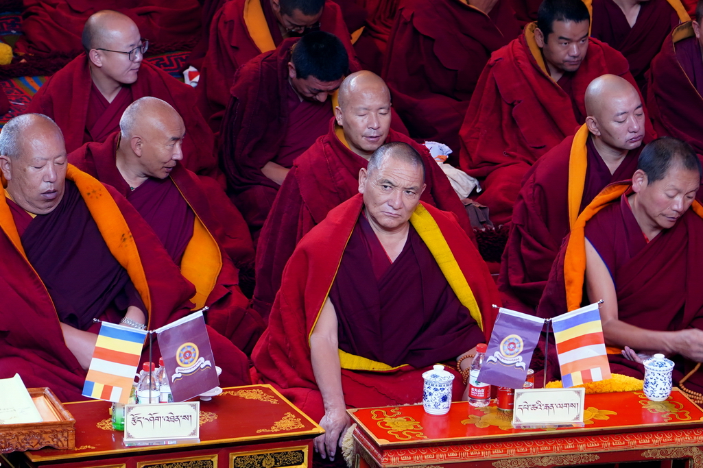 monjes monasterio de Drepung Lhasa