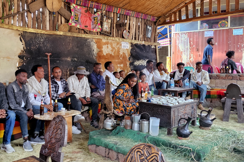 Ambiente en un bar de Lalibela