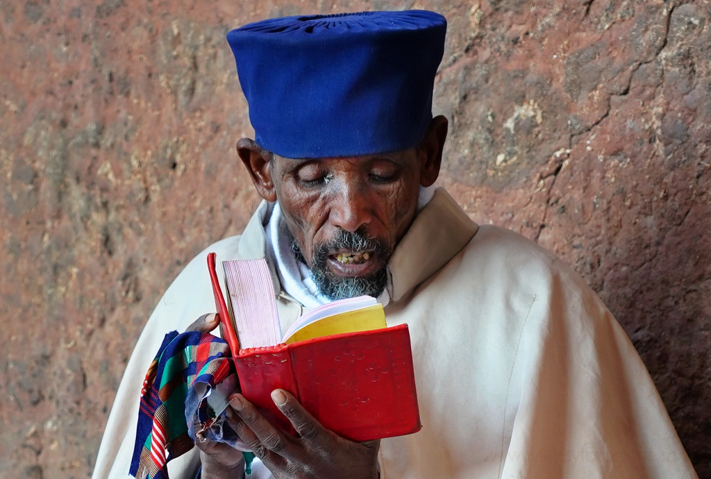 Orando en Lalibela