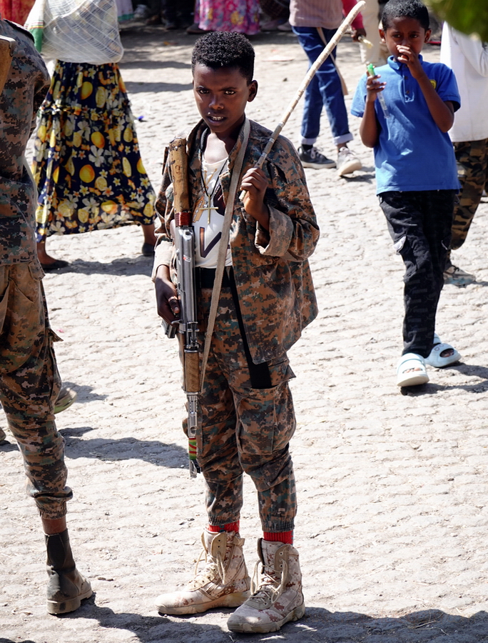 Joven soldado en Lalibela